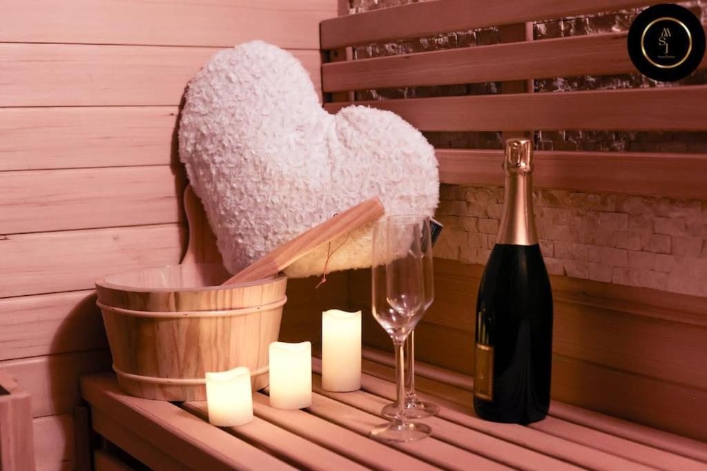 Love Room - Sauna - Jacuzzi Montereau-faut-Yonne Exterior foto