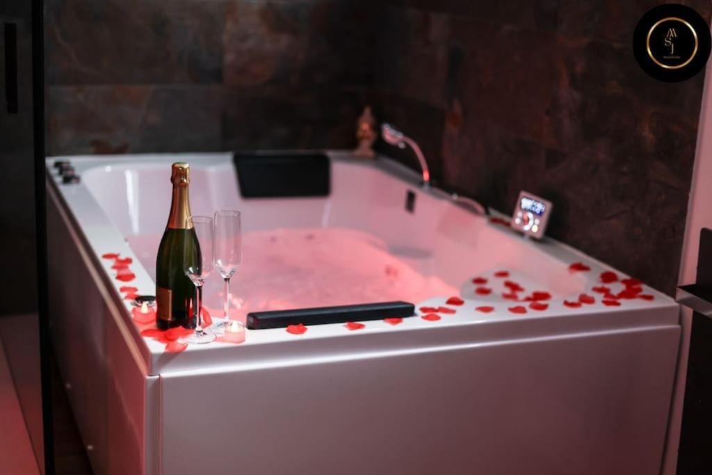 Love Room - Sauna - Jacuzzi Montereau-faut-Yonne Exterior foto